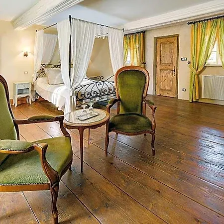 Au Fil Du Temps Bed & Breakfast 4*
